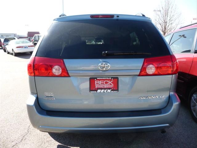 Toyota Sienna 2009 photo 3