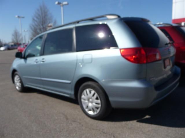 Toyota Sienna 2009 photo 4