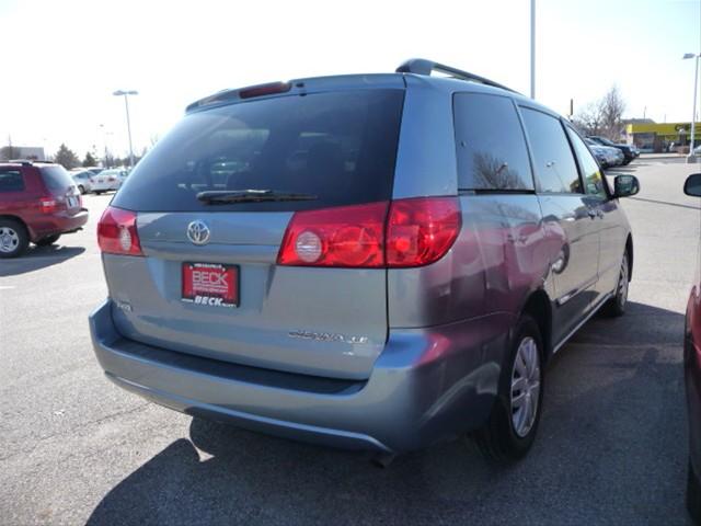 Toyota Sienna 2009 photo 5