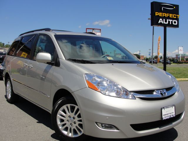 Toyota Sienna 2009 photo 2