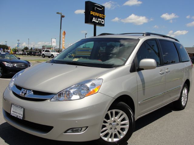 Toyota Sienna 2009 photo 4