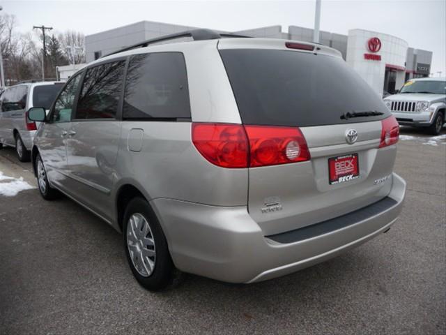 Toyota Sienna 2009 photo 3