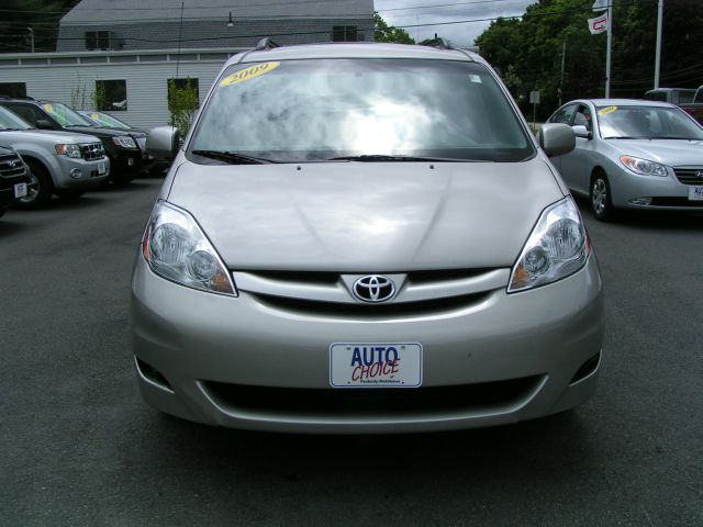 Toyota Sienna 2009 photo 1