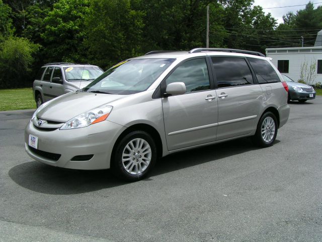 Toyota Sienna 2009 photo 2