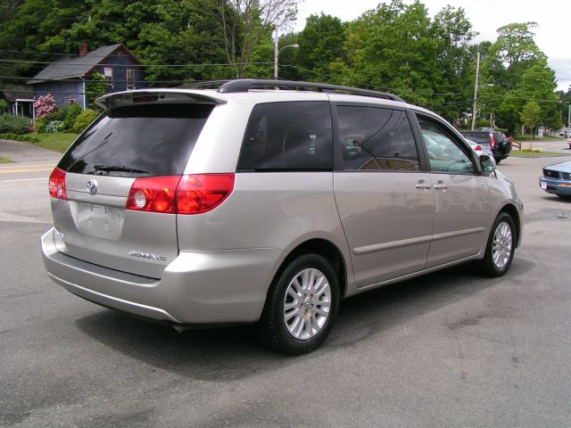 Toyota Sienna 2009 photo 3