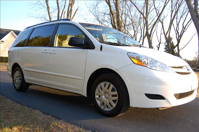 Toyota Sienna 2009 photo 1