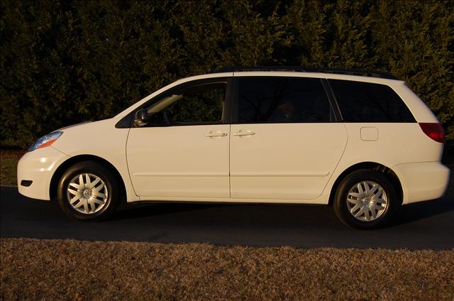 Toyota Sienna 2009 photo 5