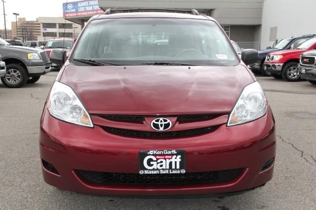 Toyota Sienna 2009 photo 1