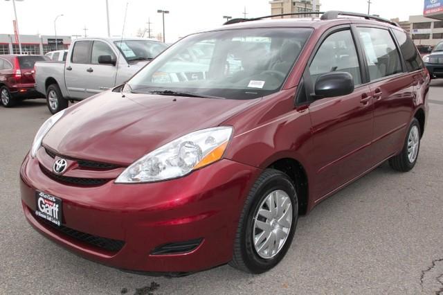 Toyota Sienna 2009 photo 2