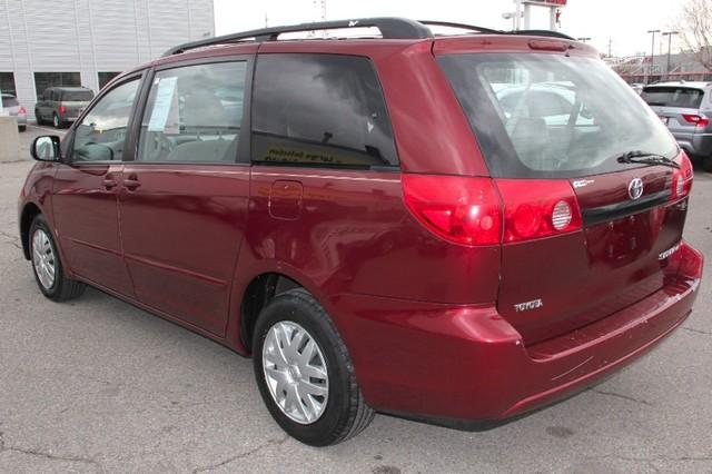 Toyota Sienna 2009 photo 3