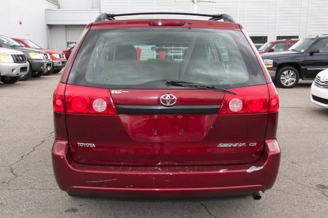 Toyota Sienna 2009 photo 4