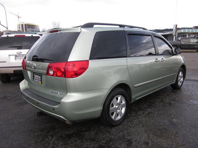 Toyota Sienna 2009 photo 1