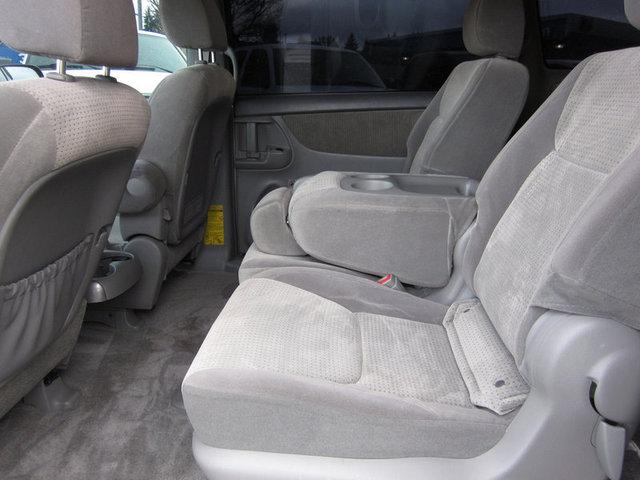 Toyota Sienna 2009 photo 3