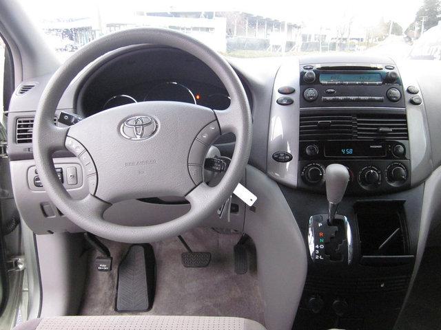 Toyota Sienna 2009 photo 4