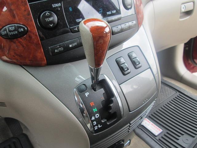 Toyota Sienna 2010 photo 1