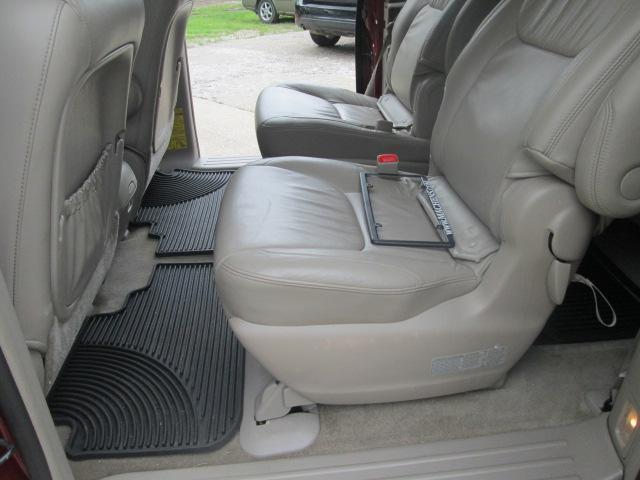 Toyota Sienna 2010 photo 15