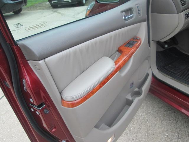 Toyota Sienna 2010 photo 18