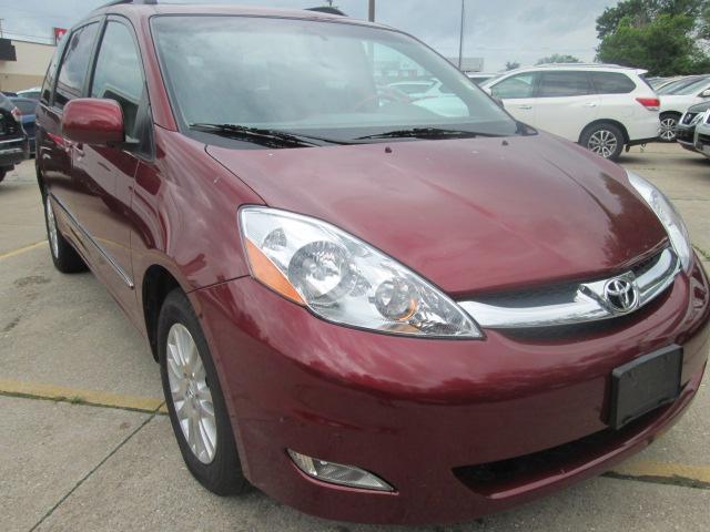 Toyota Sienna 2010 photo 20