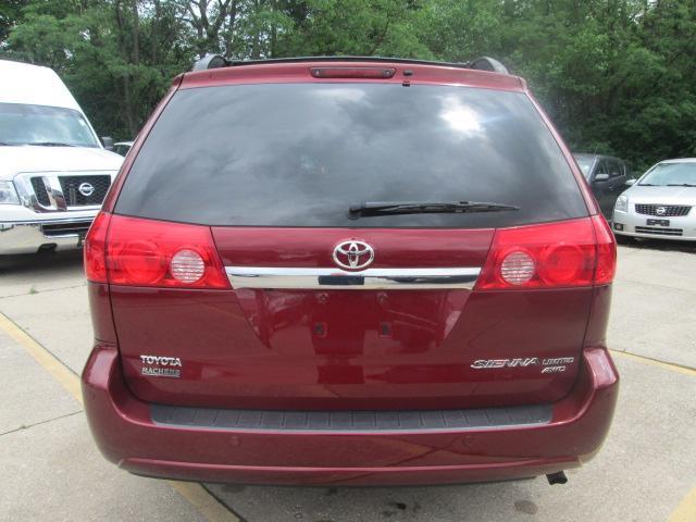 Toyota Sienna 2010 photo 23