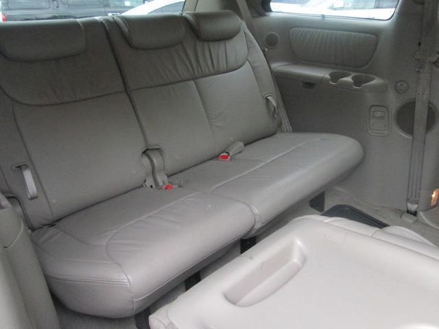 Toyota Sienna 2010 photo 25