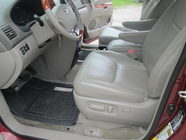 Toyota Sienna 2010 photo 7