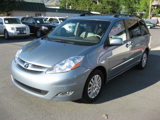 Toyota Sienna 2010 photo 3