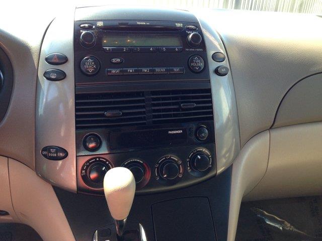 Toyota Sienna 2010 photo 1