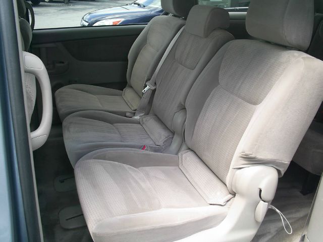 Toyota Sienna 2010 photo 1