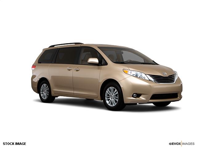 Toyota Sienna 2011 photo 2