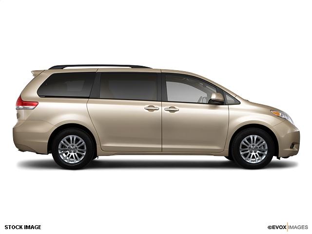 Toyota Sienna 2011 photo 3