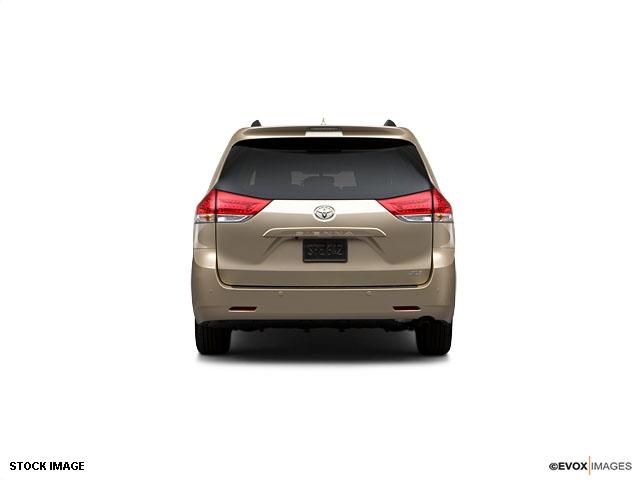 Toyota Sienna 2011 photo 5