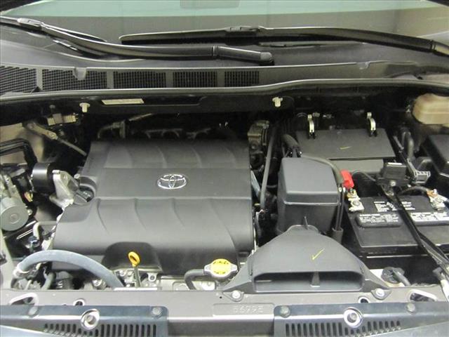 Toyota Sienna 2011 photo 22