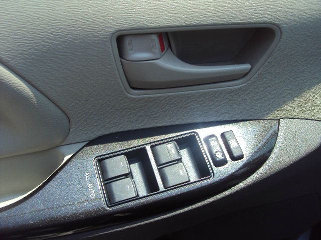 Toyota Sienna 2011 photo 18