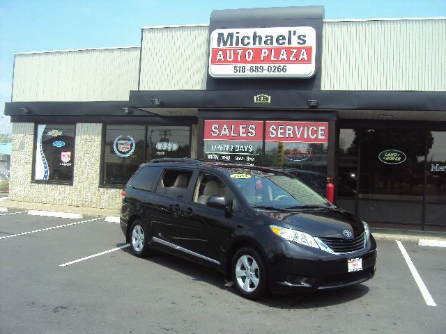 Toyota Sienna 2011 photo 26