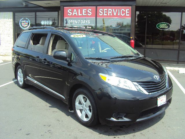 Toyota Sienna 2011 photo 27