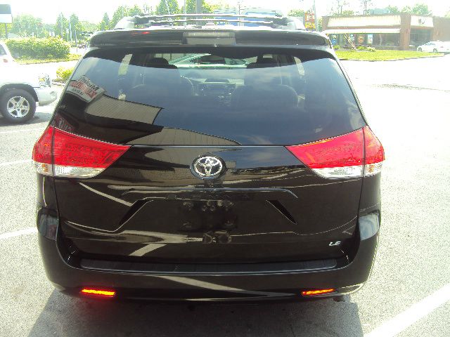 Toyota Sienna 2011 photo 5