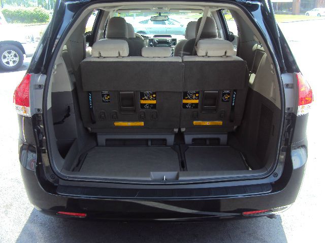 Toyota Sienna 2011 photo 7