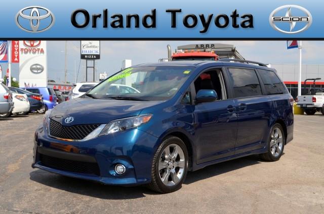 Toyota Sienna 2011 photo 4