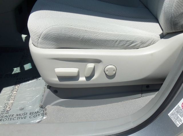 Toyota Sienna 2011 photo 13