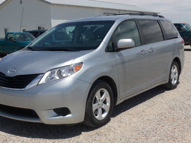 Toyota Sienna 2011 photo 15