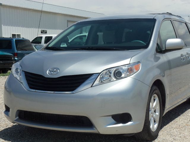 Toyota Sienna 2011 photo 24