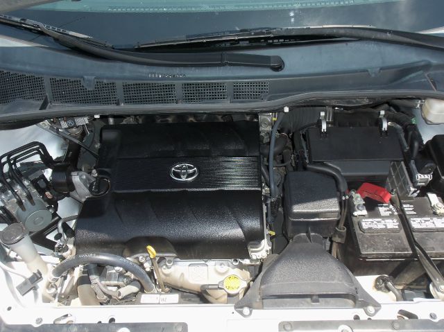 Toyota Sienna 2011 photo 26