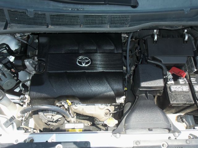 Toyota Sienna 2011 photo 28