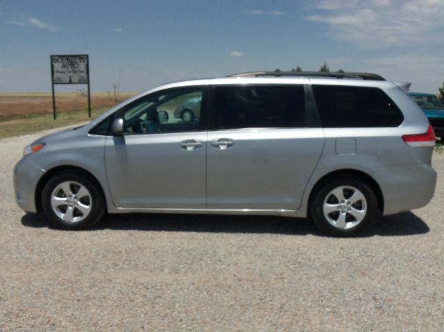 Toyota Sienna 2011 photo 6