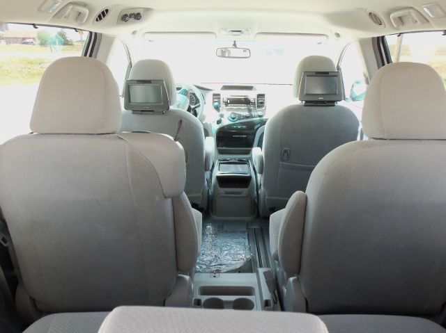 Toyota Sienna 2011 photo 7