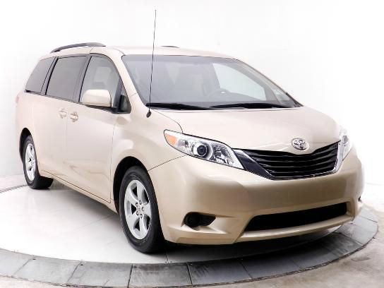 Toyota Sienna 2011 photo 4