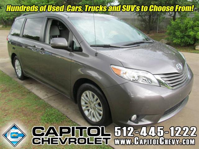 Toyota Sienna 2011 photo 4