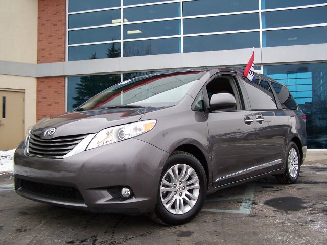 Toyota Sienna 2011 photo 1