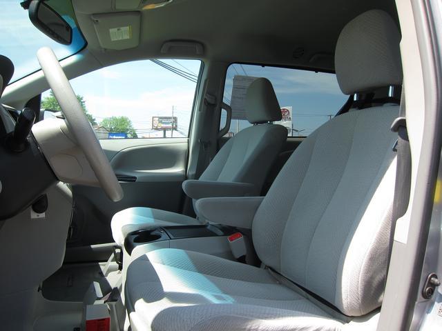 Toyota Sienna 2011 photo 5