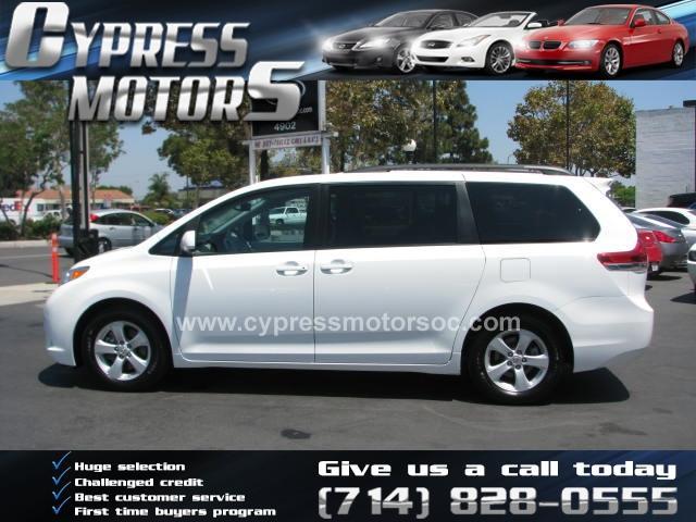 Toyota Sienna 2011 photo 1